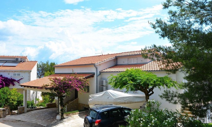 Cove Basina (Jelsa) Apartment | Blissful Bay Apartments Vrboska - Classic Two Bedroom Apartment with Terrace
