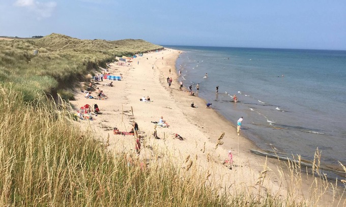 Seahouses House | Relaxing Beach Retreat with Ocean View & Hot Tub Amenities
