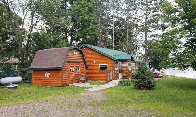 Butternut Cabin | Cozy Lakeside Cabin on Butternut Lake - Dogs Welcome!