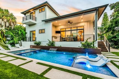 Holmes Beach House | Serene Oceanfront Retreat at Blissful Paradise Hotel