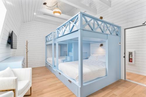 Block Island Hotel | Block Island Bunk House