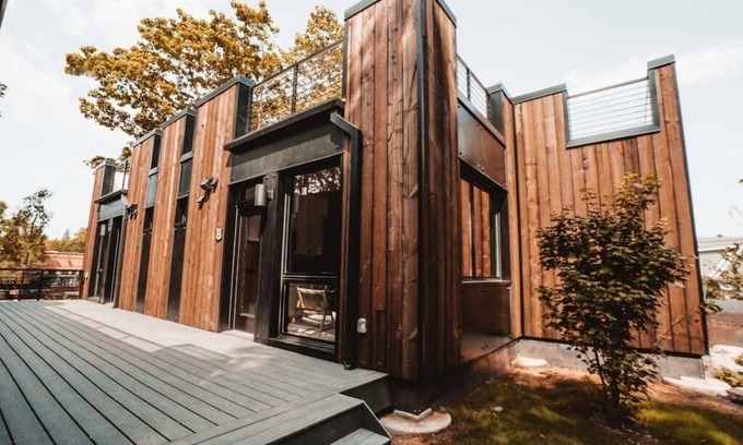 South Perry District Apartment | Experience BlockhouseLife: Pet-Friendly Hotel with Wi-Fi