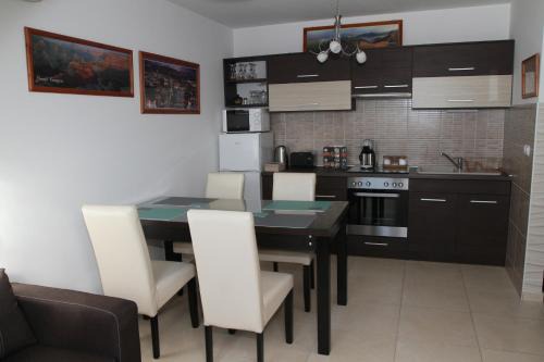 Szeged Apartment | Pet-Friendly Retreat: Blonde River Apartman in Szeged