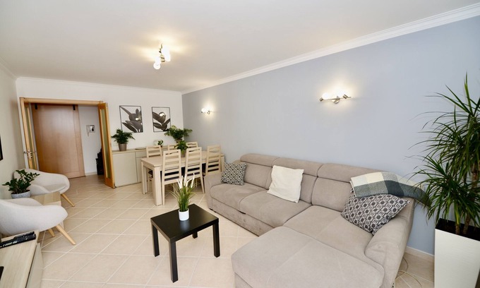 Alcobaca Apartment | Bloom: 3 Bedroom Apartment with Oceanfront Pool Access