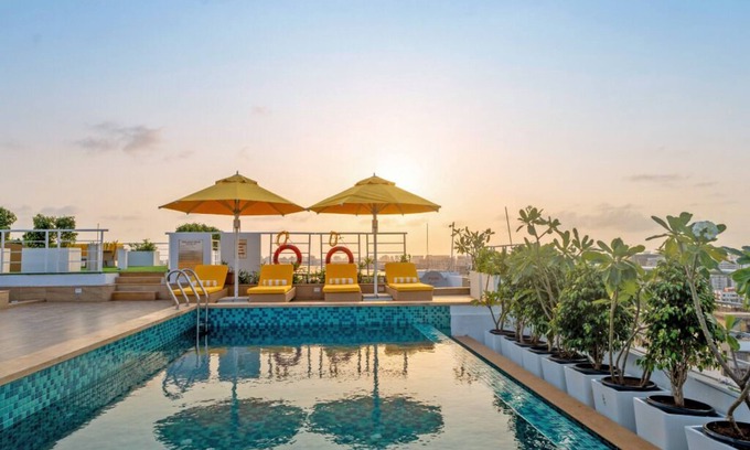 Andheri Hotel | Bloom Hub: Family-Friendly Stay on the Western Highway