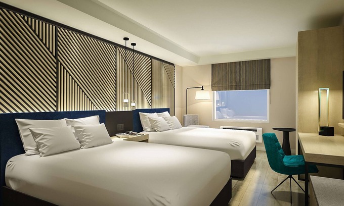 Gateway Hotel | Bloom Mississauga by Hilton: Eco-Friendly Retreat with Pool