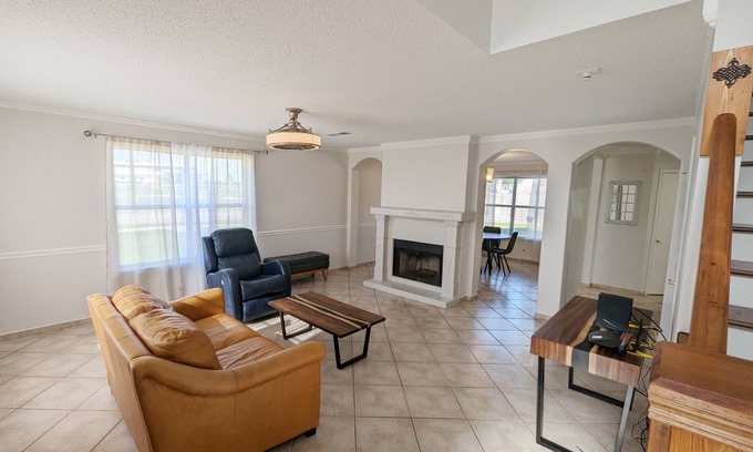 Summerfields House | Blossom House: Guest Rated 10/10 & Family-Friendly Amenities