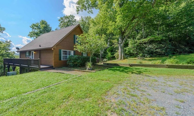 Blowing Rock Cabin | Family-Friendly BlowingRock with Game Room & Easy Slopes Access