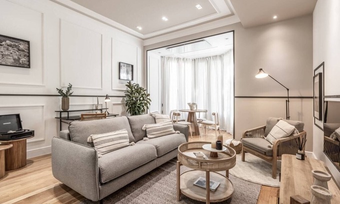 Almagro Apartment | Cozy Blu: 1 Bedroom Retreat in Almagro with Spa
