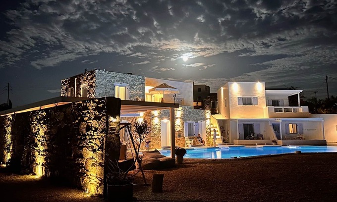 Adamas Apartment | Poolside Traditional Studio with Amazing Sea View