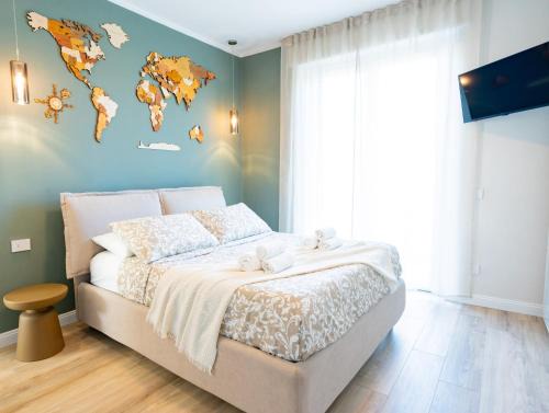 Lesa Apartment | Exceptional Blu Iris - Deluxe Apartment with Hot Tub