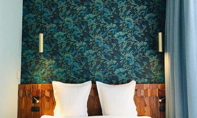 Watermaal-Bosvoorde Apartment | Discover Blue Alice Brussels: Family-Friendly with Breakfast