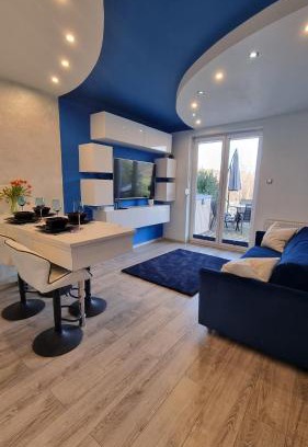 Polanica-Zdroj Apartment | Blue Apartment: Exceptional Stay with Pool & Pet-Friendly Options