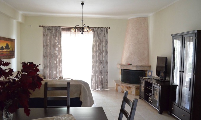 Egira Apartment | Guest Rated 10/10: Blue Ark Aigeira Flat & Studio