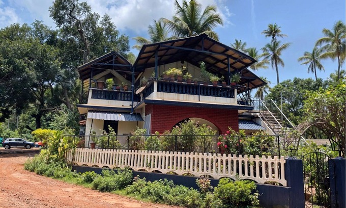 Anjuna Villa | Blue Azure 5BR Villa walk to beach in Goa by Homeyhuts