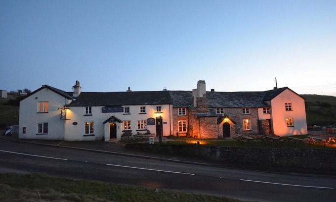 Lynmouth Hotel | Discover Blue Ball Inn: Guest Rated 9.8 with Pool & Restaurant