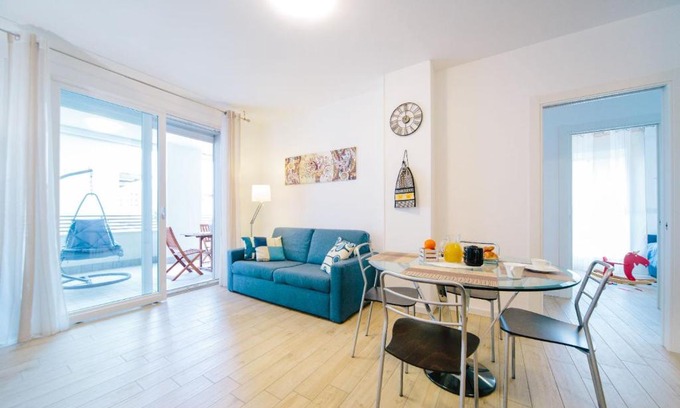 Pivarada Apartment | Blue Bay Guest House: Oceanfront Retreat with Pet-Friendly Perks