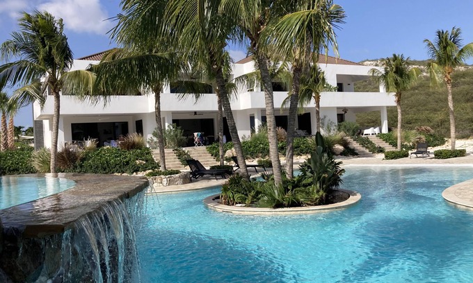 Sint Michiel Apartment | Blue Bay Penthouse REEF 5: Oceanfront Escape with Pool
