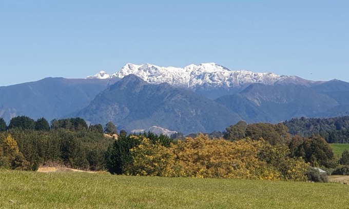 Motueka House | Tranquil Blue Bell Cottage: Guest Rated 10/10 Retreat