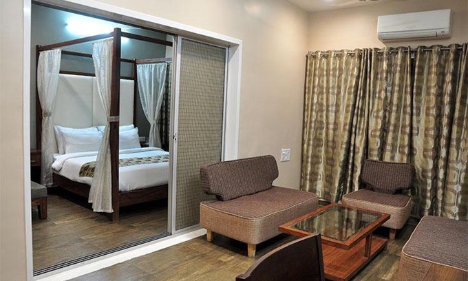 Valsad Hotel | Cozy Blue Bells: Enjoy Breakfast and Great Comfort