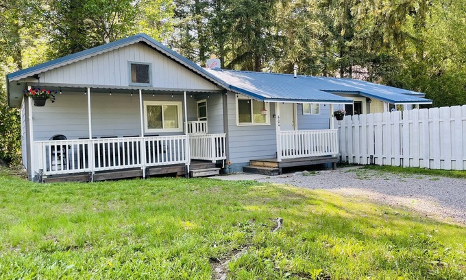 Martin City Condo | Blue Bird Bungalow: Ocean View Escape with Spa & Breakfast