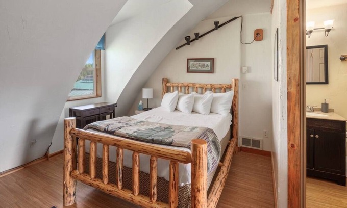 Coram Apartment | Blue Bird Studio! 6 miles to Glacier National Park