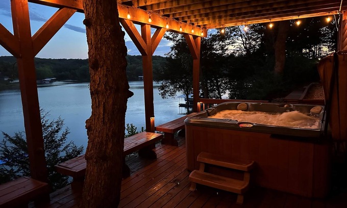 Warsaw House | Discover Blue Branch Lodge: Spa, Breakfast & Family Fun
