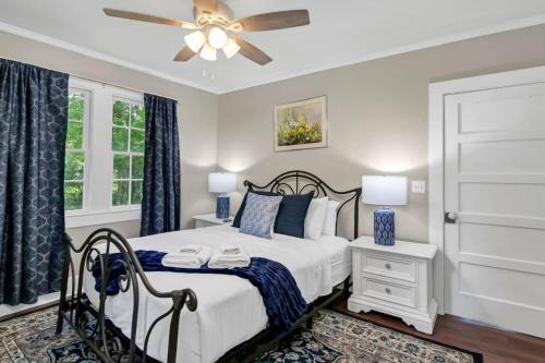 Lexington House | Cozy Blue Bungalow: 4-Star Retreat in Lexington