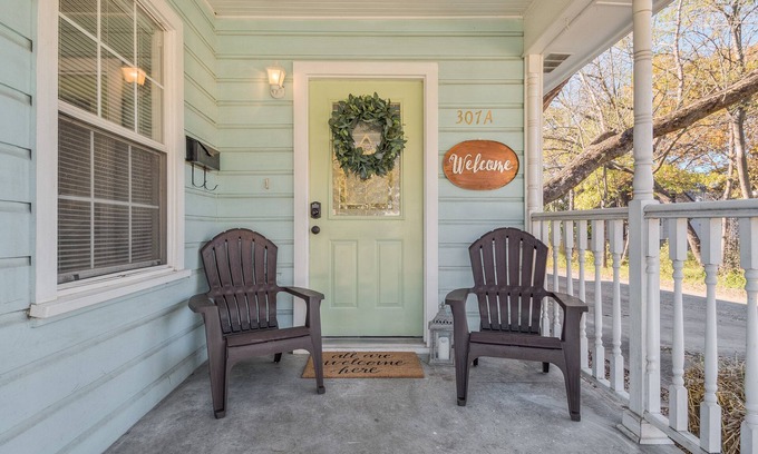 McKinney Cottage | Experience Ocean Views at Blue Bungalow, McKinney's Gem
