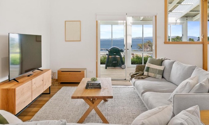 Alonnah House | Discover Blue Cottage on Bruny Island - 4-Star Family Retreat