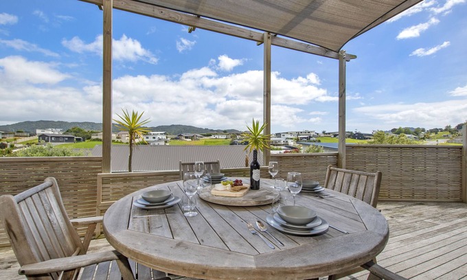 Mangawhai Heads Cottage | Oceanfront Blue Crush Villa – Family-Friendly Getaway