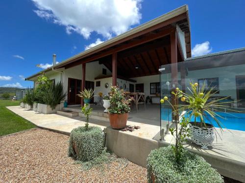 Fernside Villa | Indulge in Blue Fattoria Farm Accommodation with Hot Tub