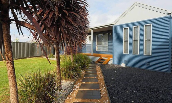 Port Macdonnell House | Blue Fin: Pet-Friendly Getaway with Free Wi-Fi & Ocean Views
