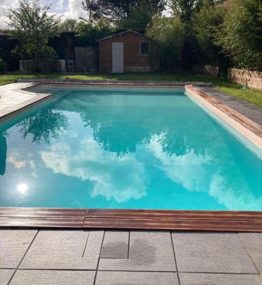 Gragnague House | Relaxing Oceanfront Retreat at Blue Fish with Pool & Breakfast