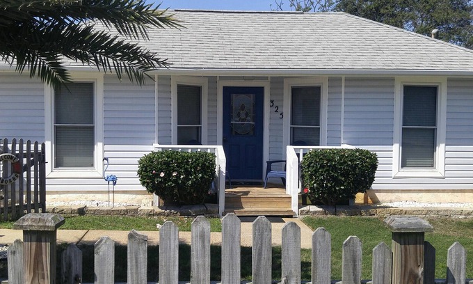 Kiska Beach House | Discover The Blue Flamingo: Pet-Friendly with Ocean Views