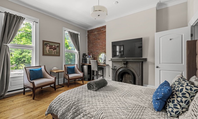 Downtown Halifax Apartment | Blue George Suite Historic DT