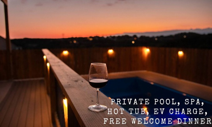 Branson House | Blue Haven with Private Pool, Hot tub, Jacuzzi, EV Charger, Pet area, and Dinner