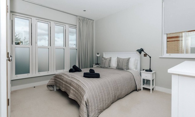 Henley-on-Thames Condo | Blue Heron: Family-Friendly 2 Bedroom Apartment Awaits