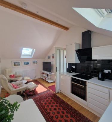 Maenporth Apartment | Oceanfront Blue Hills Apartment with Parking & High Ratings
