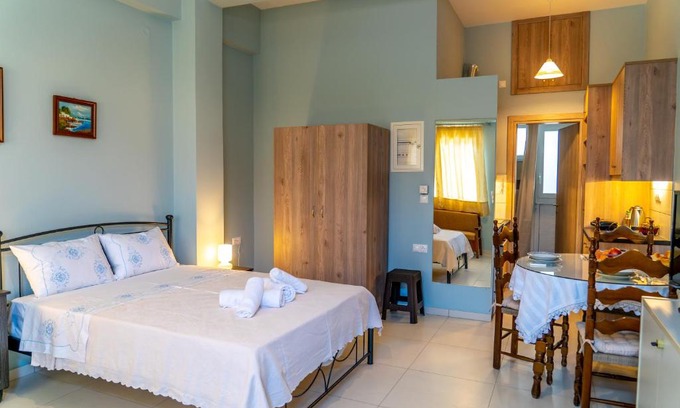 Nea Alikarnassos Apartment | Experience Comfort at Blue Home Studio - Rated 8.9/10