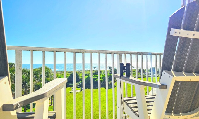 Palm Coast Condo | Discover Ocean Views at Blue Horizon Surf Club Retreat