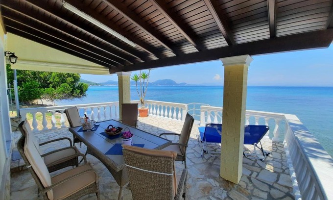 Notos House | Experience Blue Horizon: Oceanfront Bliss & 10/10 Rating