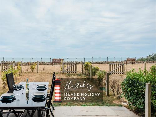 Sandown Apartment | Experience Blue Horizon: Family and Pet Friendly Retreat