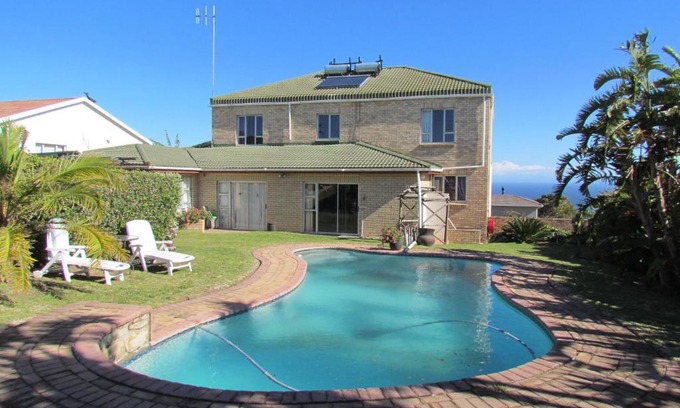 Blue Horizon Bay House | Discover Blue Horizon Bay Guest House with Oceanfront Pool