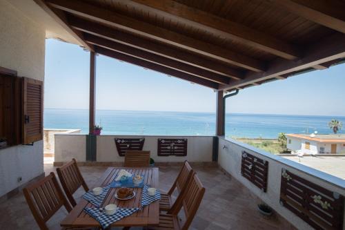 Gioiosa Marea Apartment | Oceanfront Bliss at BLUE HOUSE by PerryHolidays