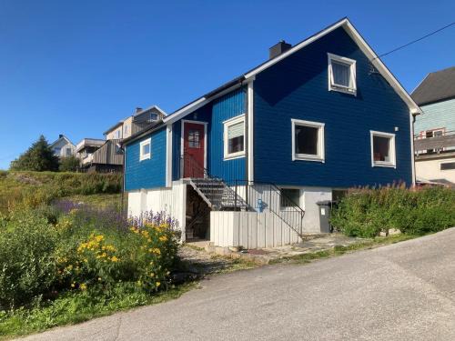 Mehamn Apartment | Family-Friendly Haven: The Blue House at the End of the World