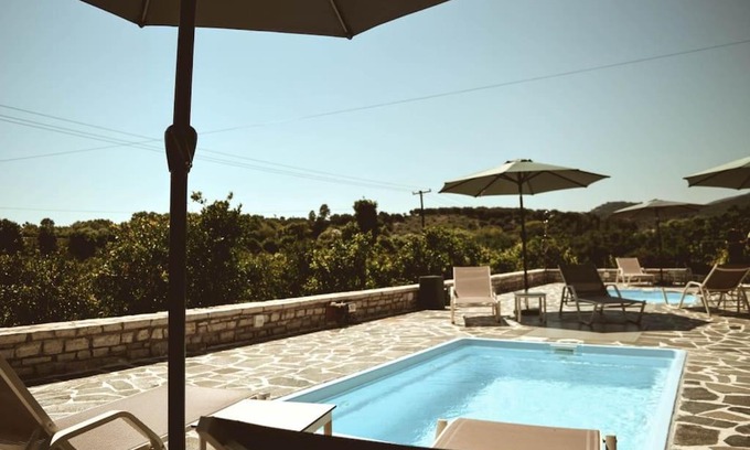 Pidima Kyras Apartment | Oceanfront Paradise: Blue in Green South, 4-Star Escape