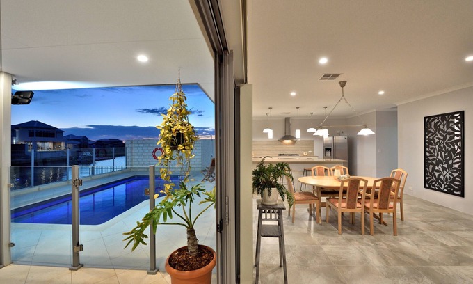 Dudley Park House | Discover Blue Lagoon on Canal: A 9.6/10 Guest Favorite
