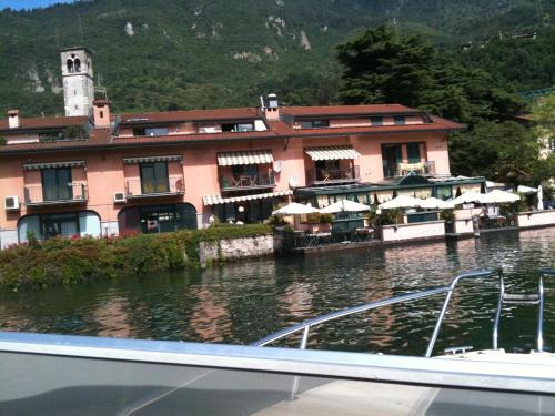Lovere Apartment | Perfect Getaway at Blue Lake: Pet & Child Friendly Stay