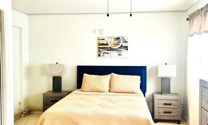 Molynes Gardens Condo | Blue Laventura cozy condo with WiFi and AC in enchanting Kingston